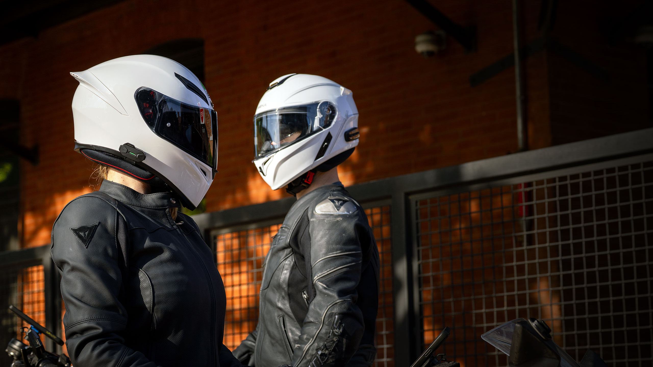 Sena MeshON Bluetooth to Mesh adaptér na motocyklovú prilbu